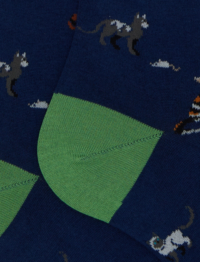 Calze lunghe uomo cotone blu fantasia gatti con topini e gomitoli - Gallo 1927 - Official Online Shop
