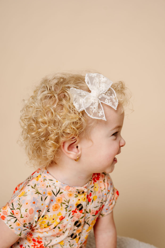 Heirloom Bow - Daisy Lace