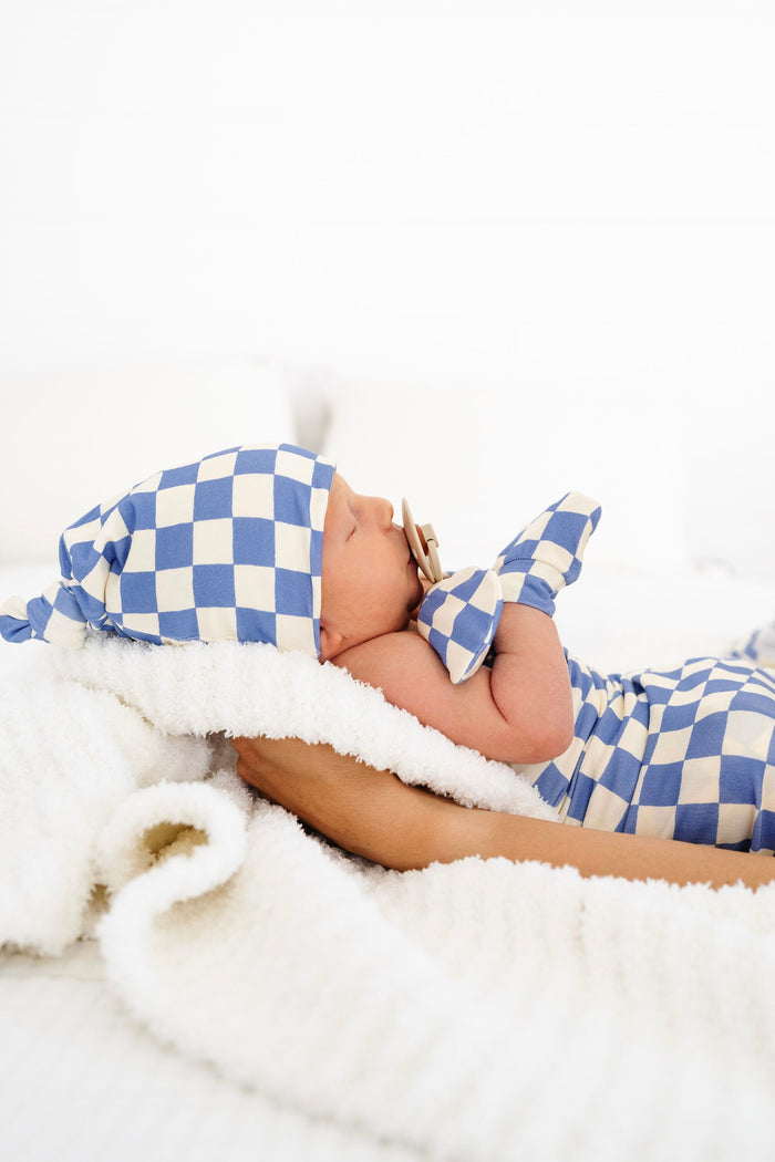 jett newborn boy no scratch mittens and top knot hat